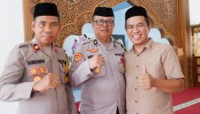 Ketua DPRD Konut, Herman Sewani, S.H., (Kemeja Coklat) bersama Jajaran Unsur Pimpinan Polres Konut saat menggelar Maulid Nabi SAW 1446 Hijriah.