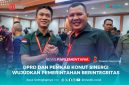 Bupati Konawe Utara, H. Ikbar, S.H., M.H., salam kompak bersama Wakil Ketua II DPRD Konawe Utara, Muhardin, S.Pd., pada menghadiri Rapat Koordinasi Program Pencegahan Korupsi Terintegrasi Pemerintah Daerah se-Provinsi Sultra yang digelar di Aula Kantor Gubernur Sultra, Kamis (31/07/2025). Foto : Istimewa.