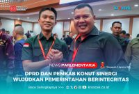 Bupati Konawe Utara, H. Ikbar, S.H., M.H., salam kompak bersama Wakil Ketua II DPRD Konawe Utara, Muhardin, S.Pd., pada menghadiri Rapat Koordinasi Program Pencegahan Korupsi Terintegrasi Pemerintah Daerah se-Provinsi Sultra yang digelar di Aula Kantor Gubernur Sultra, Kamis (31/07/2025). Foto : Istimewa.