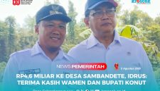 Kepala Desa Sambandete, Idrus bersama Wakil Menteri Transmigrasi Republik Indonesia, Viva Yoga Mauladi.