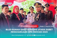HARI KEMERDEKAAN - Prosesi penyematan penghargaan secara simbolis diserahkan oleh Kepala Kepolisian Resort (Kapolres) Konawe Utara, AKBP Rico Fernanda, S.H., S.I.K., M.H., kepada Plt Direktur BLUD RS Konawe Utara, Riska L., S.ST., M.Kes., disaksikan langsung Bupati dan Wakil Bupati Konawe Utara, H. Ikbar, S.H., M.H., dan H. Abuhaera, S.Sos., M.Si, di Pelataran Kantor Bupati Konut, Wanggudu, Minggu (17/08/2025)