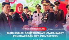 HARI KEMERDEKAAN - Prosesi penyematan penghargaan secara simbolis diserahkan oleh Kepala Kepolisian Resort (Kapolres) Konawe Utara, AKBP Rico Fernanda, S.H., S.I.K., M.H., kepada Plt Direktur BLUD RS Konawe Utara, Riska L., S.ST., M.Kes., disaksikan langsung Bupati dan Wakil Bupati Konawe Utara, H. Ikbar, S.H., M.H., dan H. Abuhaera, S.Sos., M.Si, di Pelataran Kantor Bupati Konut, Wanggudu, Minggu (17/08/2025)