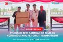 HARI KEMERDEKAAN - Management PT Antam Tbk menyerahan Bantuan penunjang BLUD RS Konawe Utara secara simbolis ke Bupati Konawe Utara, H. Ikbar, S.H., M.H., dan H. Abuhaera, S.Sos., M.Si, Didampingi Plt Direktur BLUD RS Konawe Utara, Riska L., S.ST., M.Kes., di Pelataran Kantor Bupati Konut, Kelurahan Wanggudu, Minggu (17/08/2025)