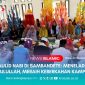 MAULID NABI - Suasana peringatan Maulid Nabi di Desa Sambandete yang berlangsung meriah dengan hiasan tradisional berwarna-warni, mempererat ukhuwah warga.