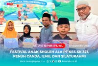 Foto Kiri: Pemenang Lomba Tartil Al-Qur’an Juara I menerima penghargaan pada Festival Anak Sholeh yang diselenggarakan PT Kembar Emas Sultra di lingkar tambang Konawe Utara. Foto Kanan: Peserta Lomba Adzan menerima sertifikat dan hadiah Juara III pada Festival Anak Sholeh PT Kembar Emas Sultra, peringatan Maulid Nabi 2025.