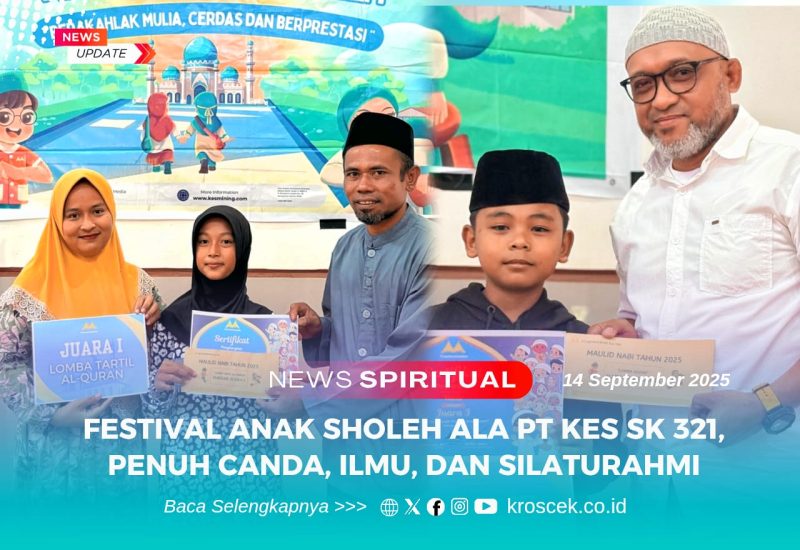 Foto Kiri: Pemenang Lomba Tartil Al-Qur’an Juara I menerima penghargaan pada Festival Anak Sholeh yang diselenggarakan PT Kembar Emas Sultra di lingkar tambang Konawe Utara. Foto Kanan: Peserta Lomba Adzan menerima sertifikat dan hadiah Juara III pada Festival Anak Sholeh PT Kembar Emas Sultra, peringatan Maulid Nabi 2025.