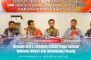 Bupati H. Ikbar, S.H., M.H., menetapkan Status Siaga Darurat Bencana Abrasi dan Gelombang Pasang, menyusul kerusakan pesisir yang melanda Desa Laimeo, Kecamatan Sawa, di Hotel Claro Kendari, Jumat (26/09/2025).