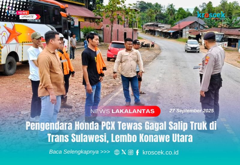 Petugas kepolisian bersama warga berada di lokasi kejadian kecelakaan di Jalan Trans Sulawesi, Desa Lapulu, Kecamatan Lembo, Konawe Utara, Sabtu (27/9/2025).
