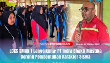 Perwakilan manajemen PT Indra Bhakti Mustika saat menyampaikan motivasi kepada peserta LDKS agar menjadi generasi muda yang disiplin dan berintegritas. 