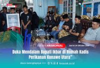 Bupati Konawe Utara, H. Ikbar, SH., MH., bersama jajaran pemerintah daerah, menyampaikan belasungkawa dan doa di rumah duka Kepala Dinas Perikanan Konawe Utara yang berpulang, Jumat (24/10/2025). Suasana haru menyelimuti prosesi takziah yang dihadiri keluarga, kerabat, dan rekan sejawat almarhum.
