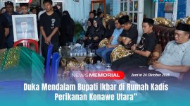 Bupati Konawe Utara, H. Ikbar, SH., MH., bersama jajaran pemerintah daerah, menyampaikan belasungkawa dan doa di rumah duka Kepala Dinas Perikanan Konawe Utara yang berpulang, Jumat (24/10/2025). Suasana haru menyelimuti prosesi takziah yang dihadiri keluarga, kerabat, dan rekan sejawat almarhum.