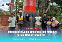 Warga bersama perangkat desa berfoto di depan fasilitas penampungan air bersih yang telah berfungsi di Desa Alenggo, Kecamatan Langgikima, meski aktivitas pertambangan di wilayah tersebut belum beroperasi.