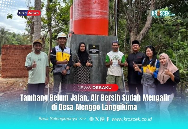 Warga bersama perangkat desa berfoto di depan fasilitas penampungan air bersih yang telah berfungsi di Desa Alenggo, Kecamatan Langgikima, meski aktivitas pertambangan di wilayah tersebut belum beroperasi.