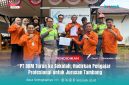 Tim PT Bumi Konawe Minerina (BKM) bersama pihak sekolah menunjukkan dokumen kerja sama penguatan pembelajaran vokasi pertambangan.