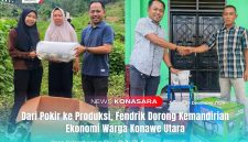 Anggota Dewan Perwakilan Rakyat Daerah (DPRD) Kabupaten Konawe Utara (Konut), Fendrik, S.Kom., mendorong penguatan ekonomi rakyat dengan menyerahkan dan menyalurkan bantuan alat produksi dan sarana usaha yang bersifat produktif dan berkelanjutan. Foto: Anto/Kroscek.co.id