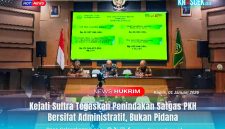 Kejati Sultra menyampaikan penegasan bahwa penindakan Satgas Penertiban Kawasan Hutan (PKH) di Sulawesi Tenggara bersifat administratif, bukan pidana, dalam konferensi pers di aula Kejati Sultra.