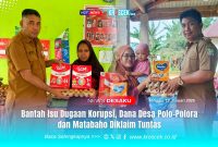 Kepala Desa Polo-Polora, Saharullah, S.Si., (Kiri) dan Kepala Desa Matabaho, Hasrun (Kanan), saat menyerahkan bantuan stunting kepada masyarakat penerima manfaat. Foto: Istimewa.