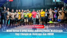 MINI SOCCER WOIKONGGO CUP I 2026 - Wakil Ketua II DPRD Konawe Utara, Muhardin, S.Pd., bersama panitia dan peserta Mini Soccer Woikonggo Cup I dalam sesi foto bersama usai pembukaan turnamen di lapangan depan GOR Kelurahan Wanggudu Kecamatan Asera, Kabupaten Konawe Utara (Konut), Senin malam (09/02/2026).