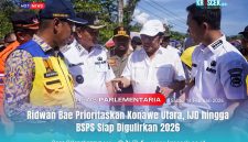Wakil Ketua Komisi V DPR RI, Ir. Ridwan Bae (Topi Putih) bersama Bupati Konawe Utara, H. Ikbar, dan Wabup Konawe Utara, H. Abuhaera dan jajaran meninjau langsung lokasi terdampak Banjir Jalan Trans Sulawesi Sambandete pada Rabu lalu (9/4/2025), memastikan percepatan penanganan infrastruktur.